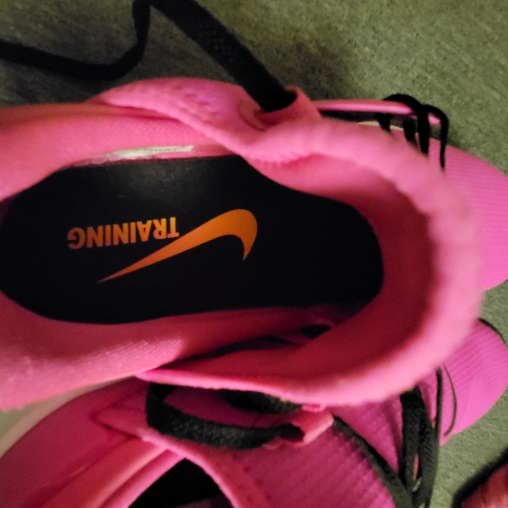 nike metcon grey pink